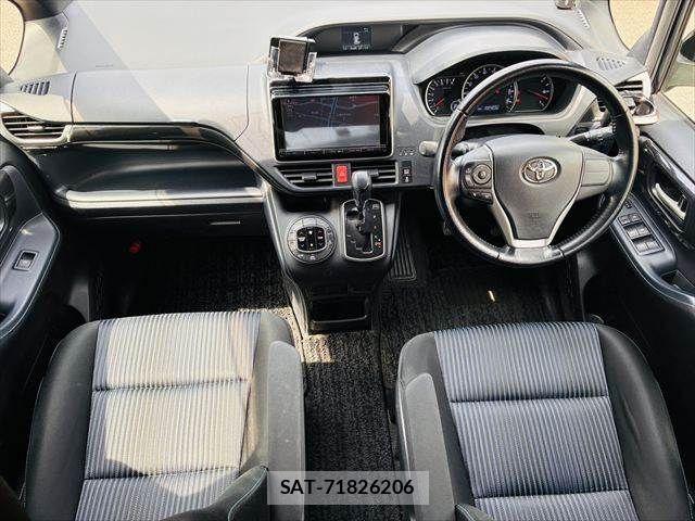 Toyota VOXY 2014-04 7964349-2