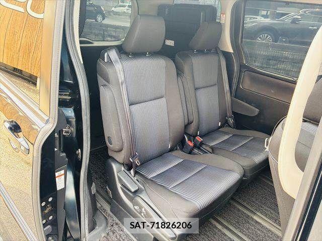 Toyota VOXY 2014-04 7964349-8