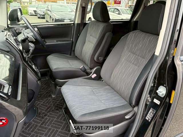 Toyota VOXY 2012-11 7964352-10