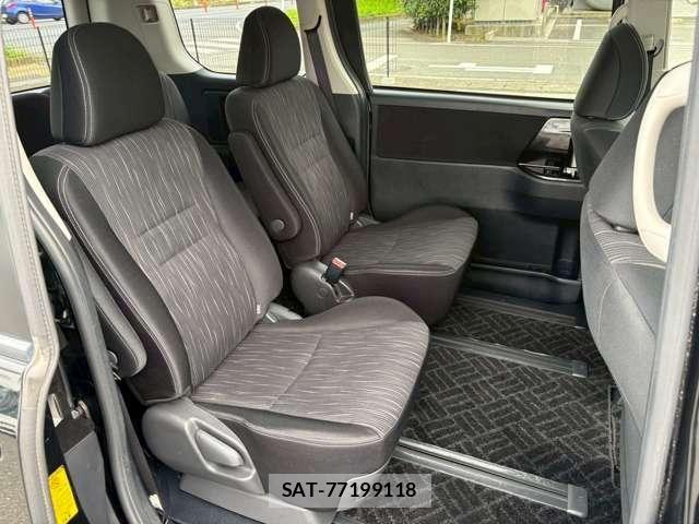 Toyota VOXY 2012-11 7964352-11
