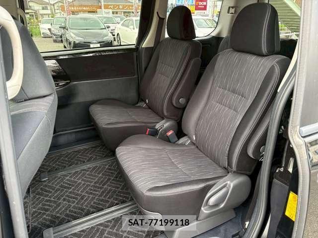 Toyota VOXY 2012-11 7964352-12