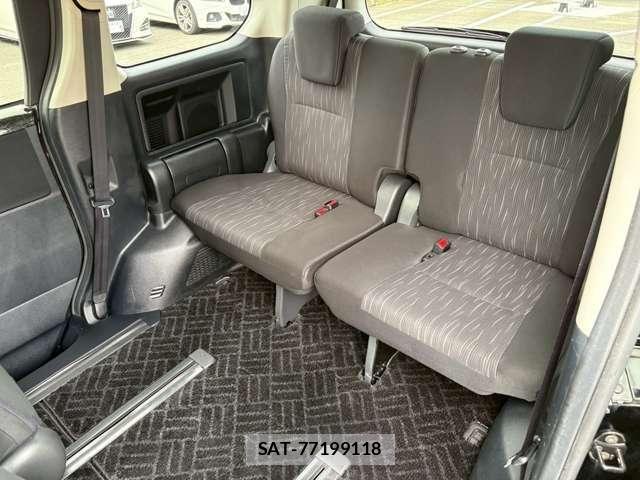 Toyota VOXY 2012-11 7964352-14