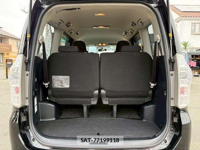 Toyota VOXY 2012-11 7964352-15