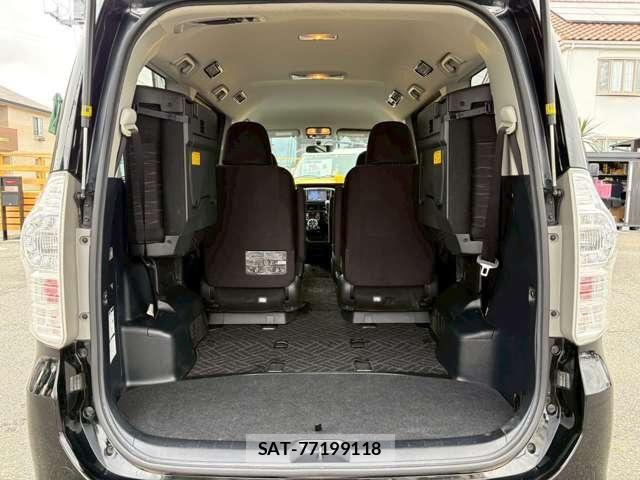 Toyota VOXY 2012-11 7964352-16