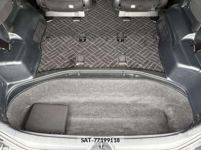 Toyota VOXY 2012-11 7964352-17
