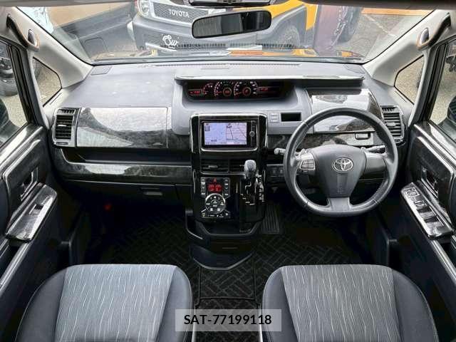 Toyota VOXY 2012-11 7964352-18