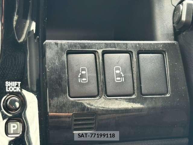 Toyota VOXY 2012-11 7964352-24