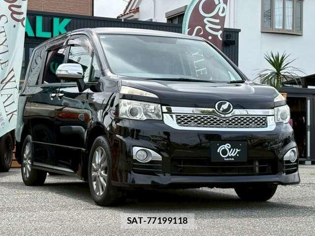 Toyota VOXY 2012-11 7964352-2