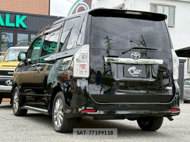 Toyota VOXY 2012-11 7964352-6