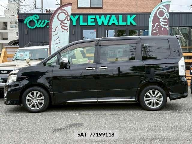 Toyota VOXY 2012-11 7964352-7