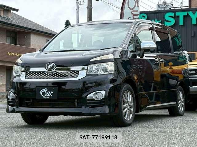 Toyota VOXY 2012-11 7964352-8