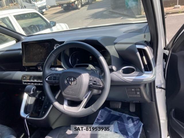 Toyota VOXY 2023-08 7964330-9