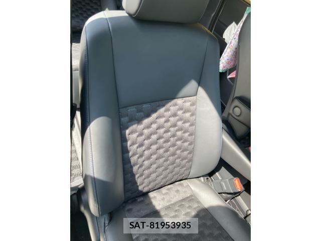 Toyota VOXY 2023-08 7964330-10