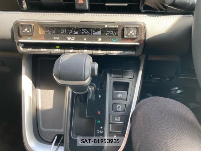 Toyota VOXY 2023-08 7964330-17