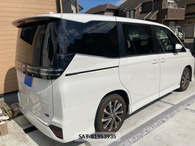 Toyota VOXY 2023-08 7964330-2