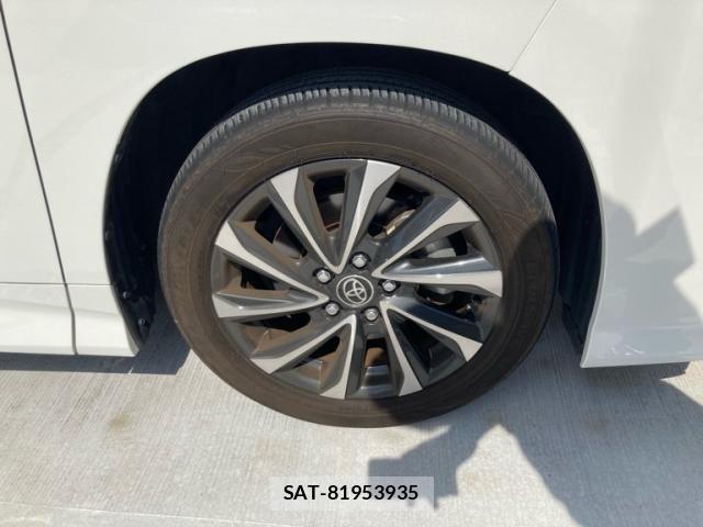 Toyota VOXY 2023-08 7964330-3