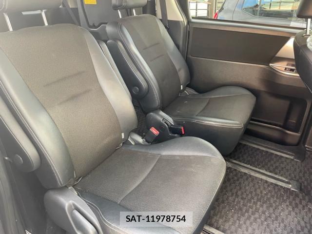 Toyota VOXY 2013-10 7964351-12