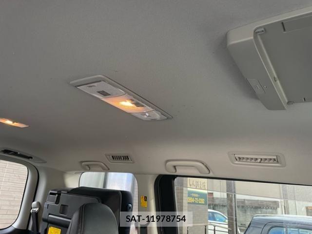 Toyota VOXY 2013-10 7964351-14
