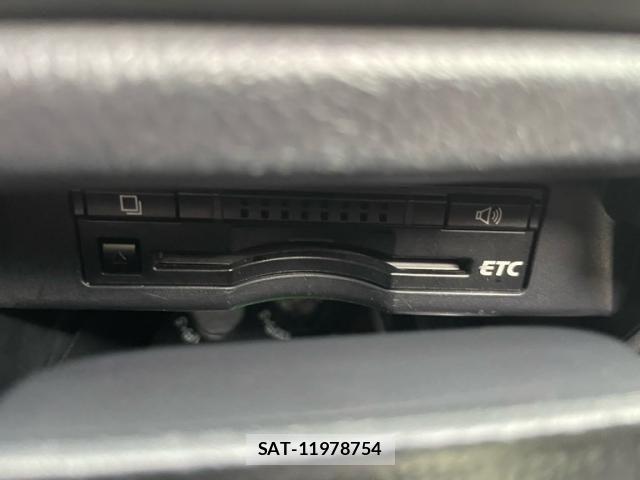 Toyota VOXY 2013-10 7964351-16
