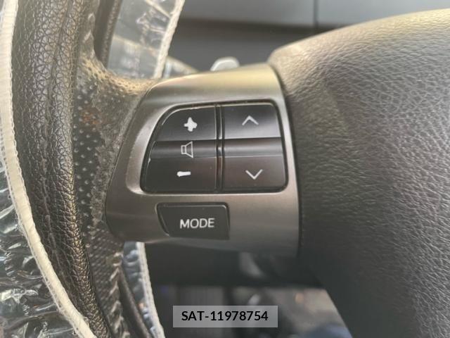 Toyota VOXY 2013-10 7964351-17