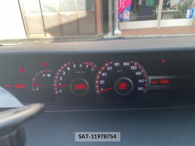 Toyota VOXY 2013-10 7964351-18