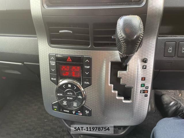 Toyota VOXY 2013-10 7964351-20