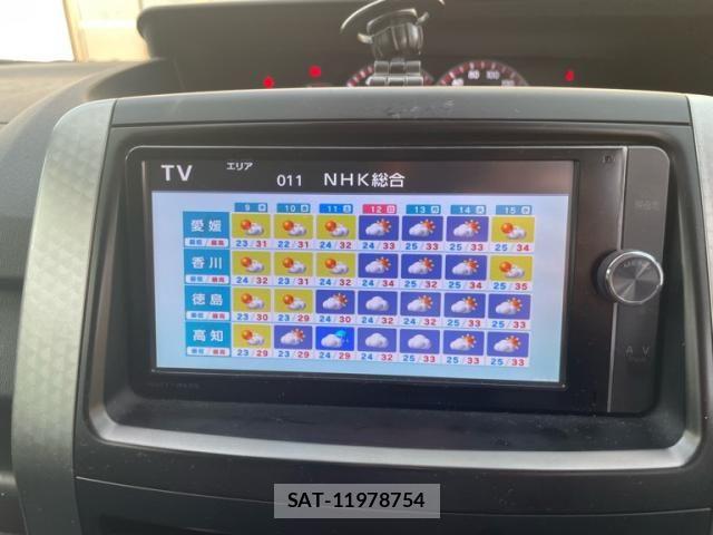 Toyota VOXY 2013-10 7964351-22