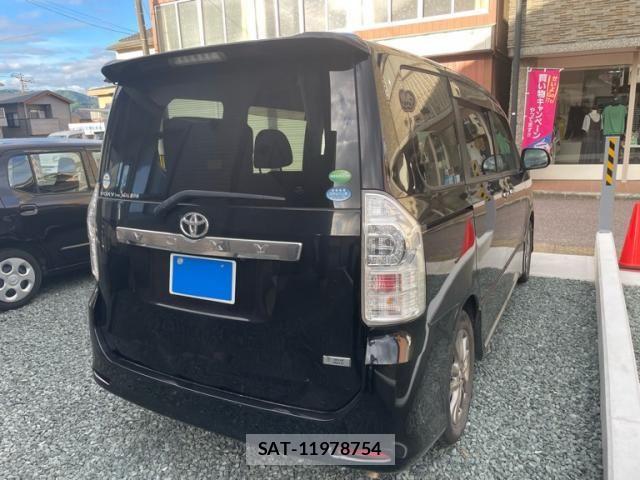 Toyota VOXY 2013-10 7964351-2