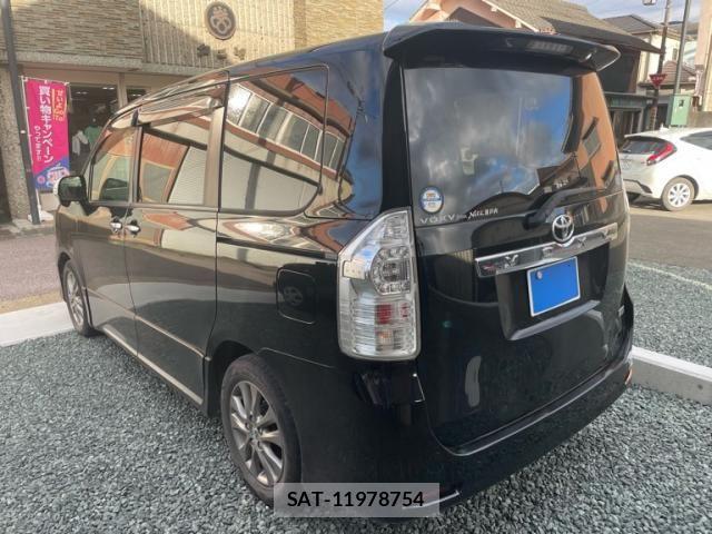 Toyota VOXY 2013-10 7964351-3