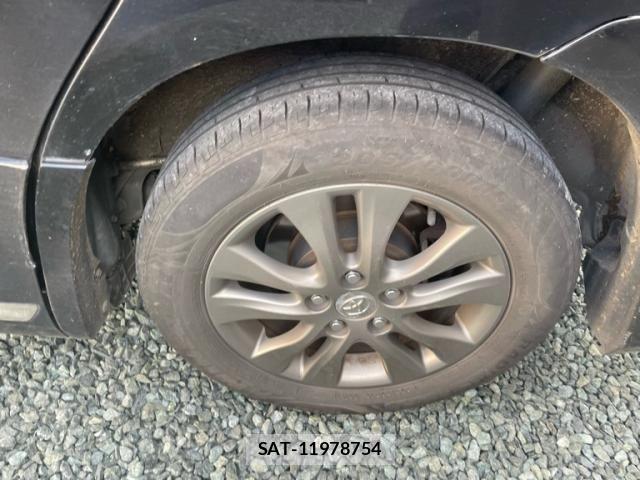 Toyota VOXY 2013-10 7964351-6