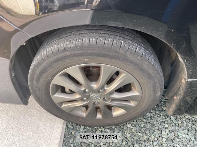Toyota VOXY 2013-10 7964351-7