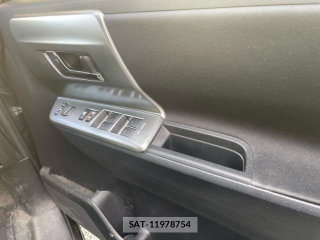 Toyota VOXY 2013-10 7964351-8