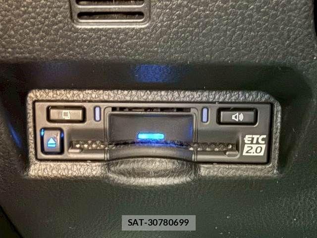 Toyota VOXY 2022-03 7964332-9