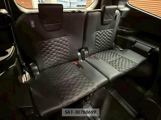 Toyota VOXY 2022-03 7964332-12