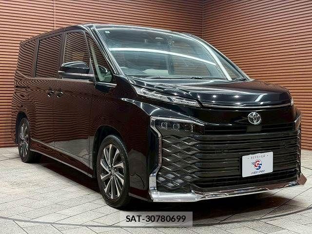 Toyota VOXY 2022-03 7964332-14