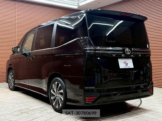 Toyota VOXY 2022-03 7964332-15