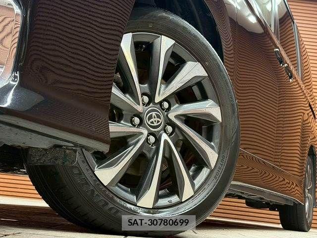 Toyota VOXY 2022-03 7964332-18