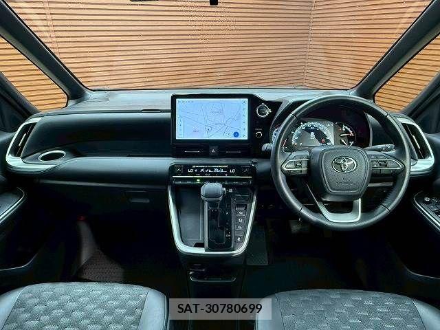 Toyota VOXY 2022-03 7964332-2