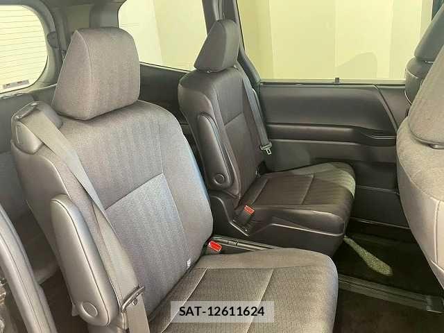 Toyota VOXY 2023-12 7964331-11