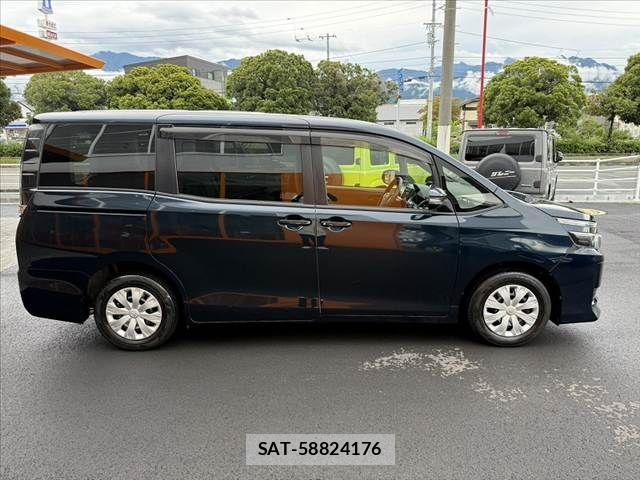 Toyota VOXY 2015-03 7964345-10
