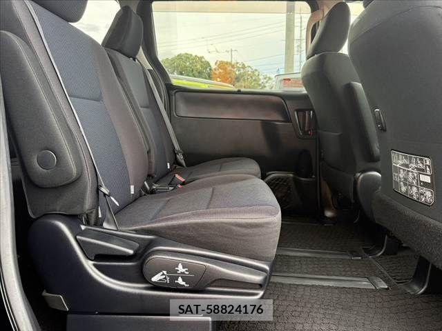 Toyota VOXY 2015-03 7964345-17