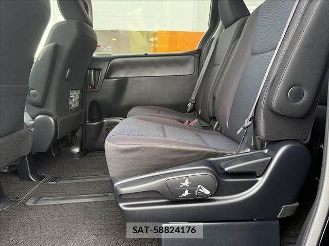 Toyota VOXY 2015-03 7964345-18