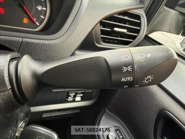 Toyota VOXY 2015-03 7964345-22