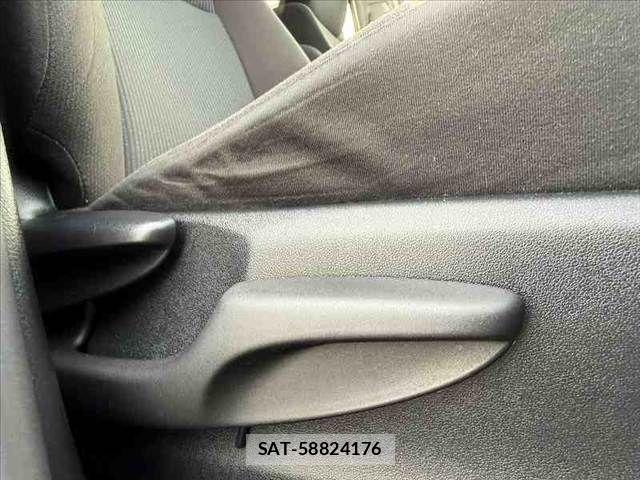 Toyota VOXY 2015-03 7964345-26