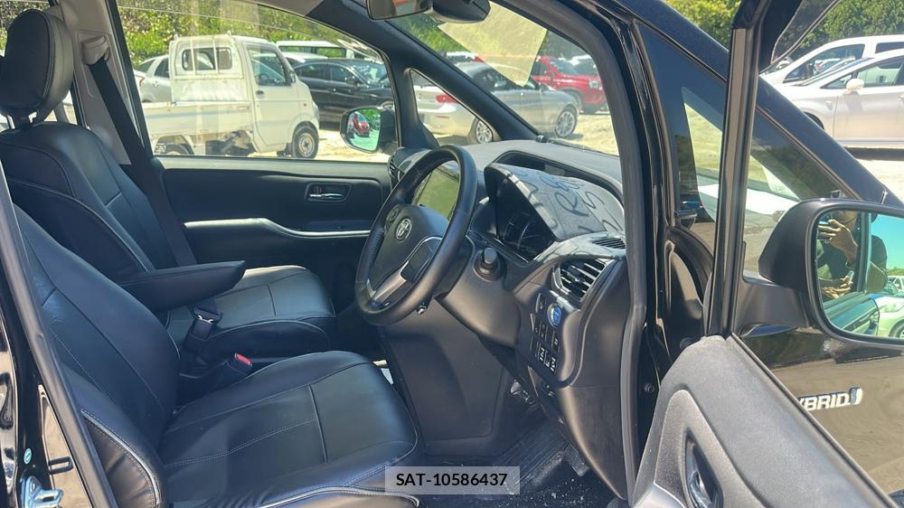 Toyota VOXY 2016-11 7831744-11