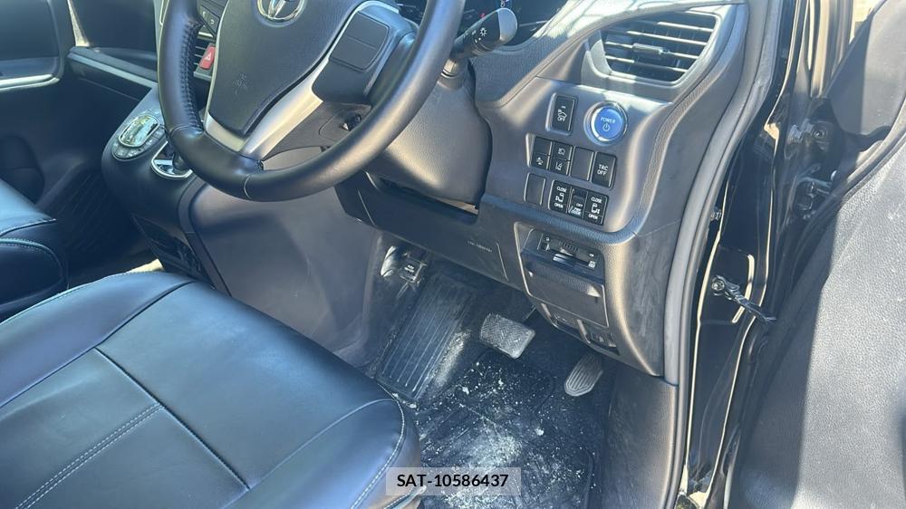 Toyota VOXY 2016-11 7831744-16