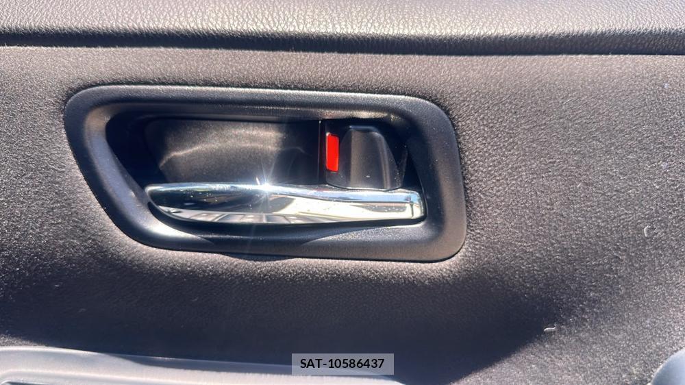 Toyota VOXY 2016-11 7831744-19