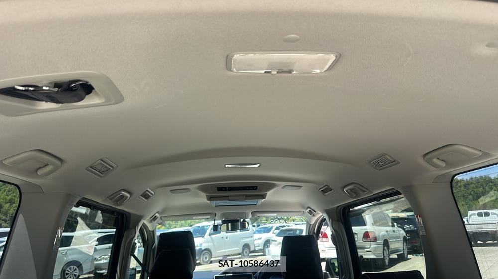 Toyota VOXY 2016-11 7831744-22