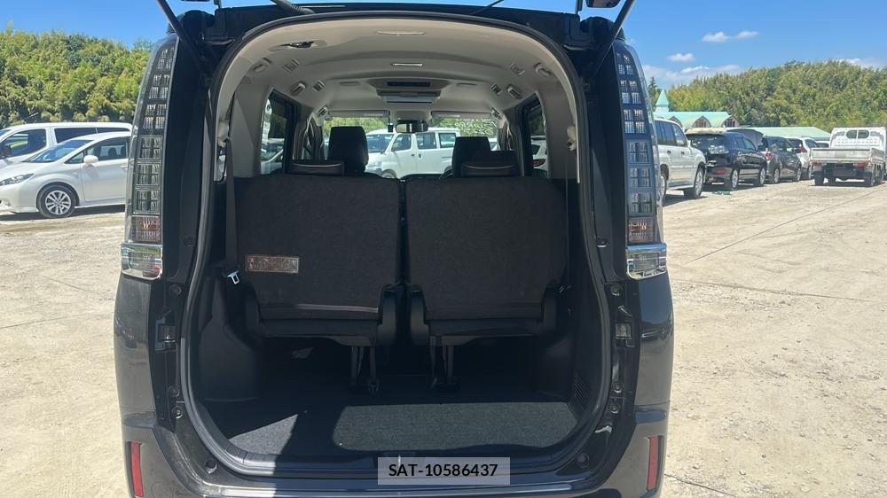 Toyota VOXY 2016-11 7831744-23