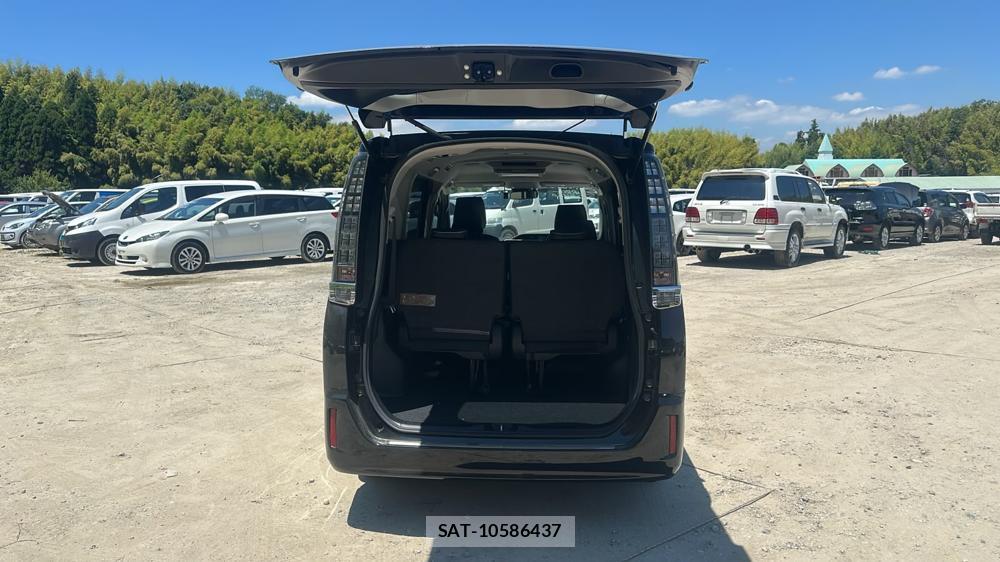 Toyota VOXY 2016-11 7831744-24
